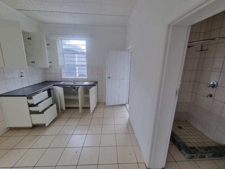 To Let 2 Bedroom Property for Rent in Lansdowne Western Cape